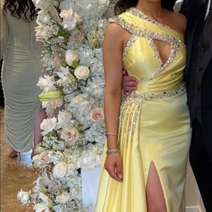 Custome made yellow dress very beautiful worn 1 time only couple hours